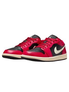 Air Jordan 1 low women’s shoe
